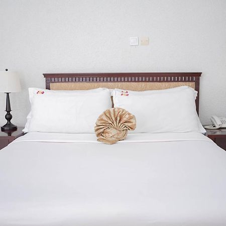 Hotel Hibiscus Louis 利伯维尔 外观 照片