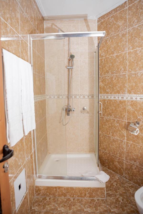 Hotel Hibiscus Louis 利伯维尔 外观 照片