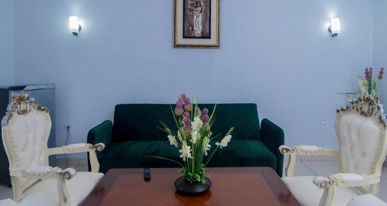 Hotel Hibiscus Louis 利伯维尔 外观 照片